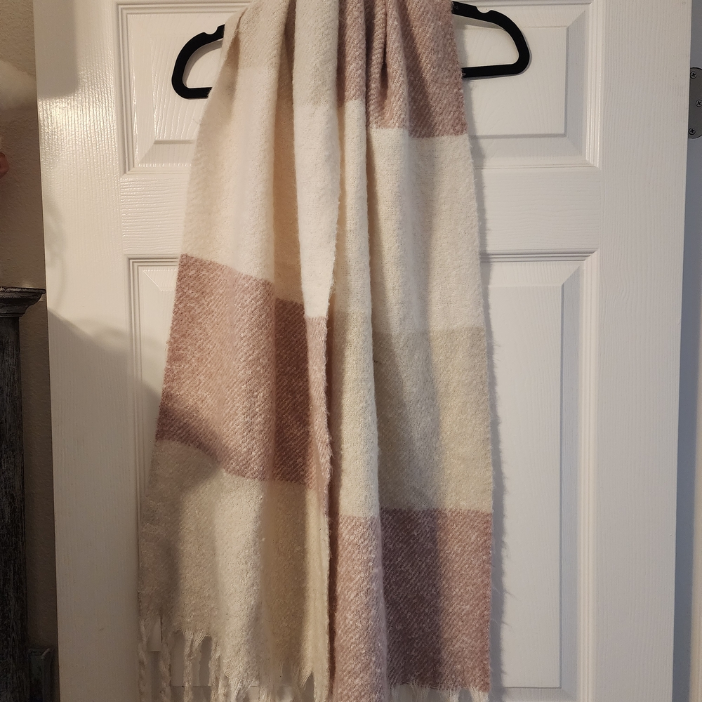 NWT Gentle Fawn Fuzzy Scarf